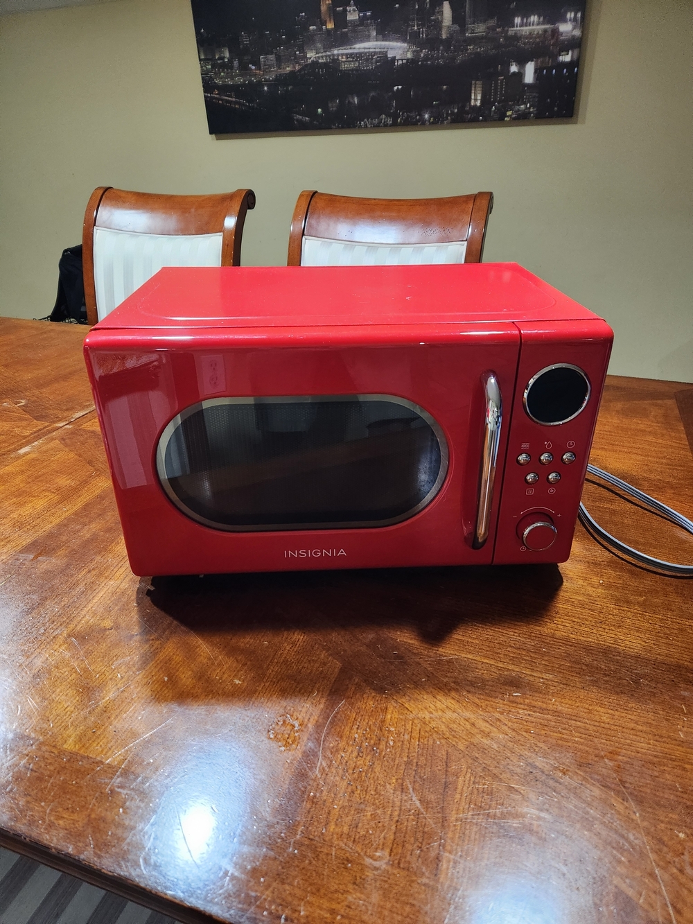 Insignia Retro Red Countertop Microwave
